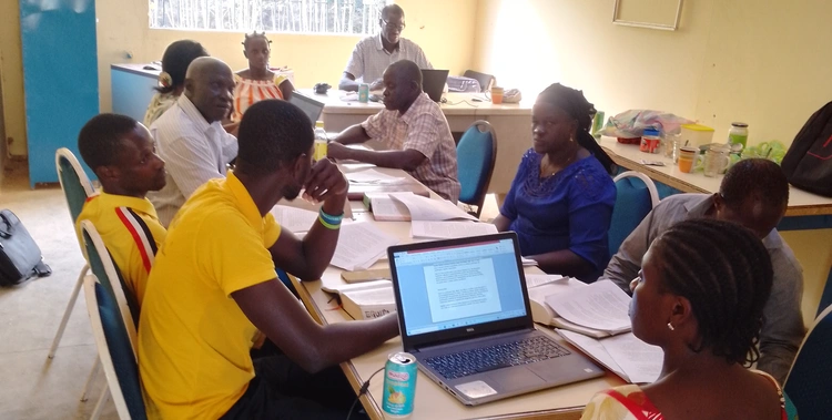 Pëfootu bëteenalas ulíbëru Pëpën  